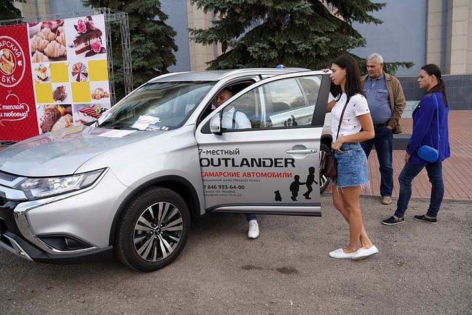 Презентация авто собрала на самарской набережной немало автолюбителей. Фото: Светлана МАКОВЕЕВА