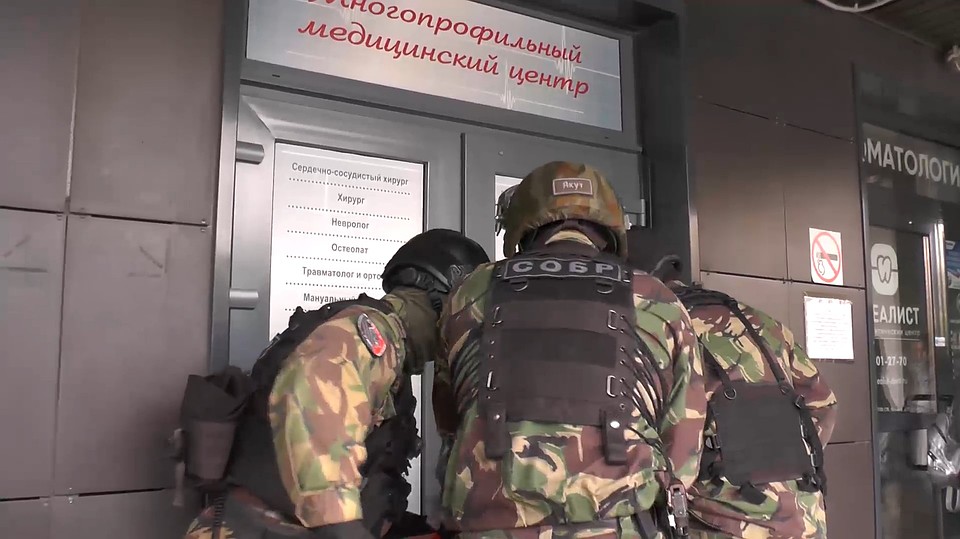 К медикам наведался СОБР Фото: ГУ МВД по Санкт-Петербургу и Ленинградской области