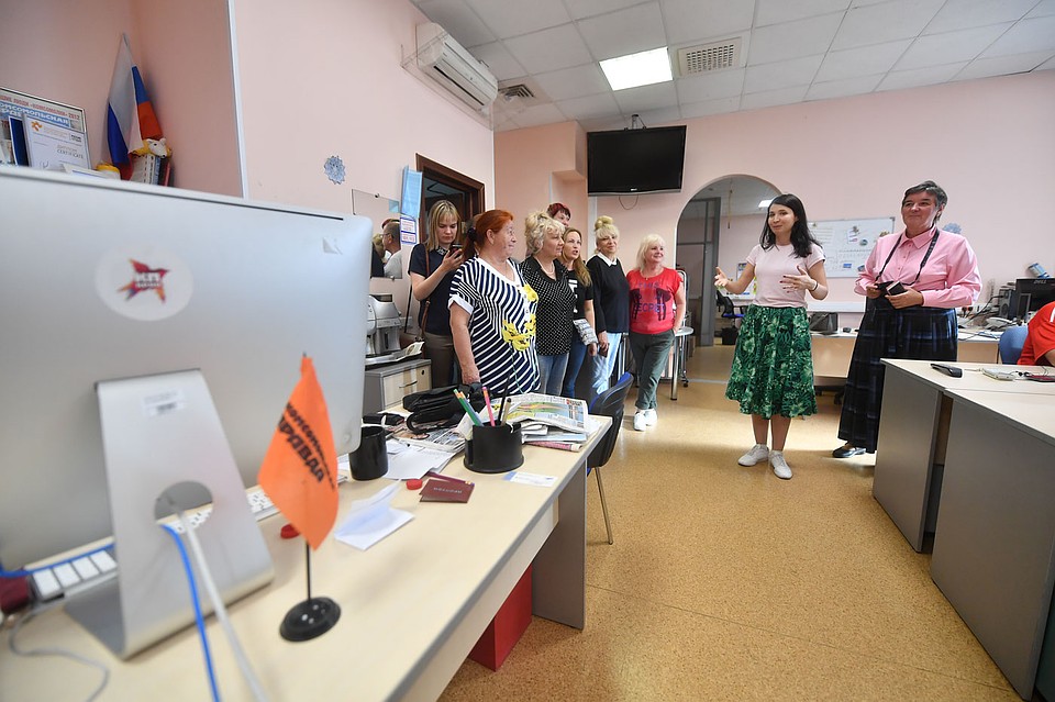 На днях победители всероссийского конкурса наших подписчиков побывали в редакции «Комсомольской правды» и своими глазами увидели, как делается газета, записываются радиопрограммы и выпускаются новости на сайте kp.ru. Фото: Иван МАКЕЕВ