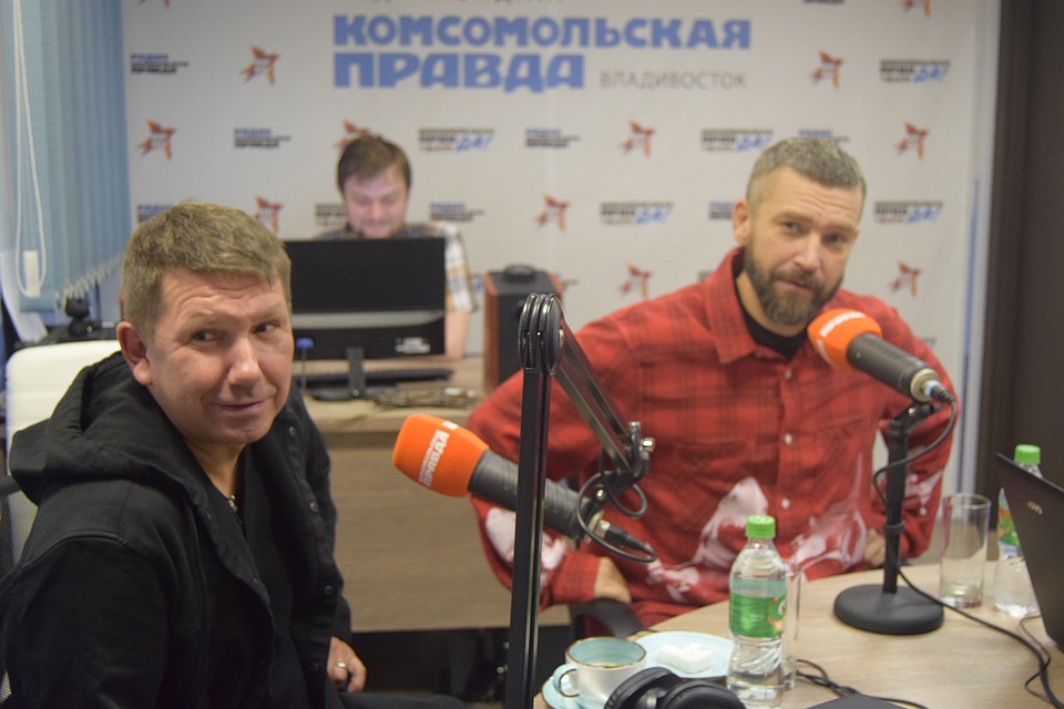 Сергей и Владимир Крестовские в студии радио "Комсомольская правда - Приморье".