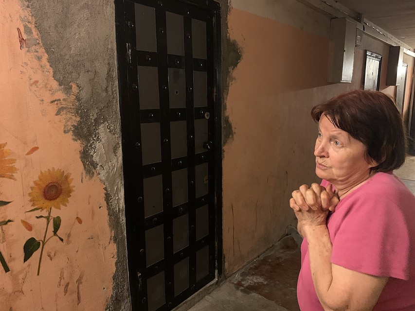 В этой квартире живет Алексей. По словам соседей она специально его отселила от себя подальше Фото: Алексей САМУСЬКОВ