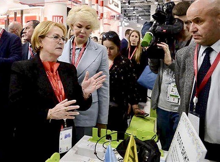 Министр здравоохранения Вероника Скворцова и доктор медицинских наук Алексей Ермолаев на Российском инвестиционном форуме в Сочи, февраль 2019 г. Фото: предоставлено А.Ермолаевым