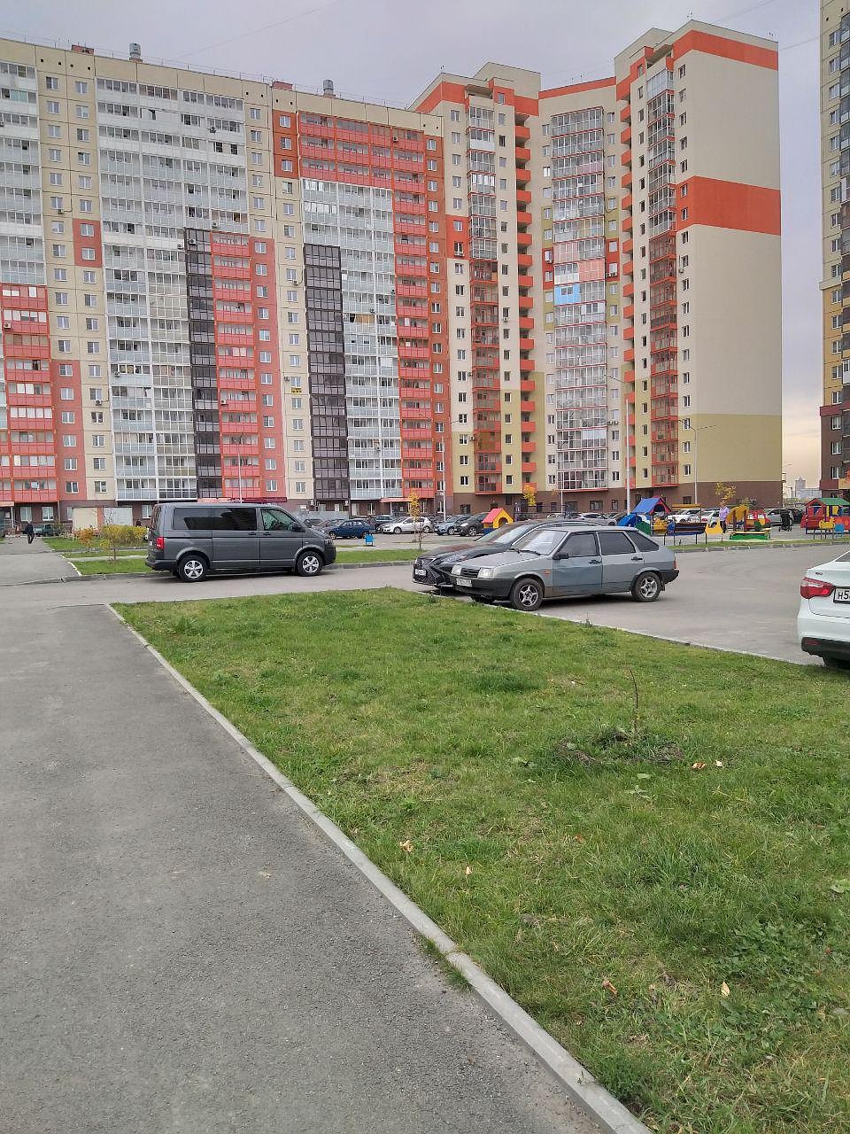 Попробуйте найти детские площадки в Академ Риверсайд Фото: Инна КУМЕЙКО