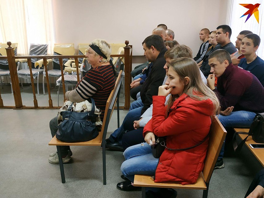 Мноочисленные родственники и жена Александра Гудкова не могли поверить в происходящее на суде Фото: Александр Уриевский
