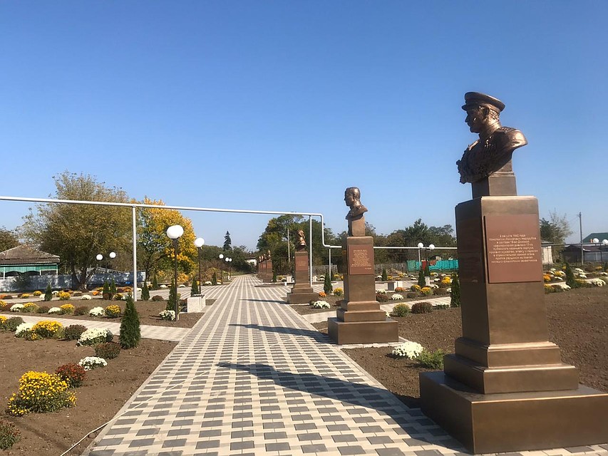В парке установлены бюсты героев Фото: Ольга СУХОВА
