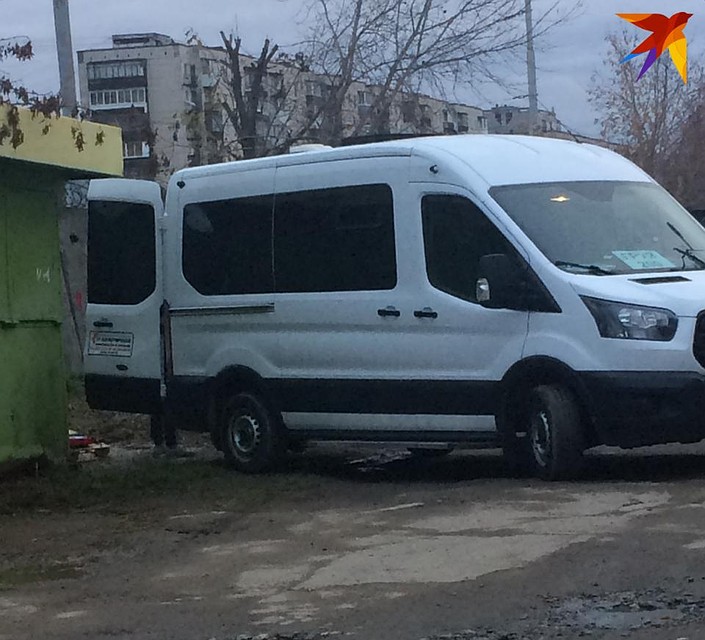 Коллектор находится в районе багажника машины. Фото: читатель "КП"