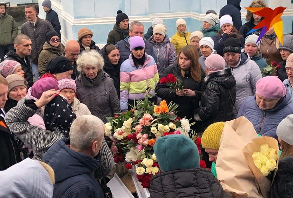 Проститься с Ксенией пришел, кажется, весь город. Фото: Олег ГАЛИМОВ