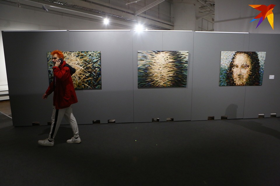 «Осенний салон» проходит во Дворце искусств Фото: Святослав ЗОРКИЙ