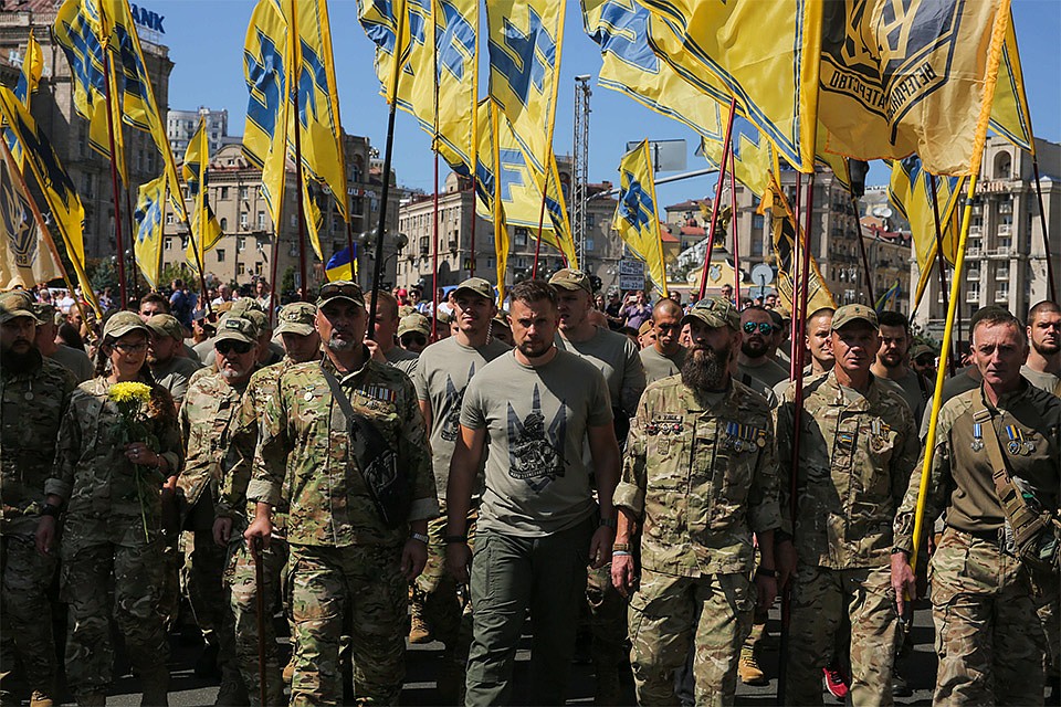 Националисты "Азова" во время митинга в Киеве. Фото: GLOBAL LOOK PRESS
