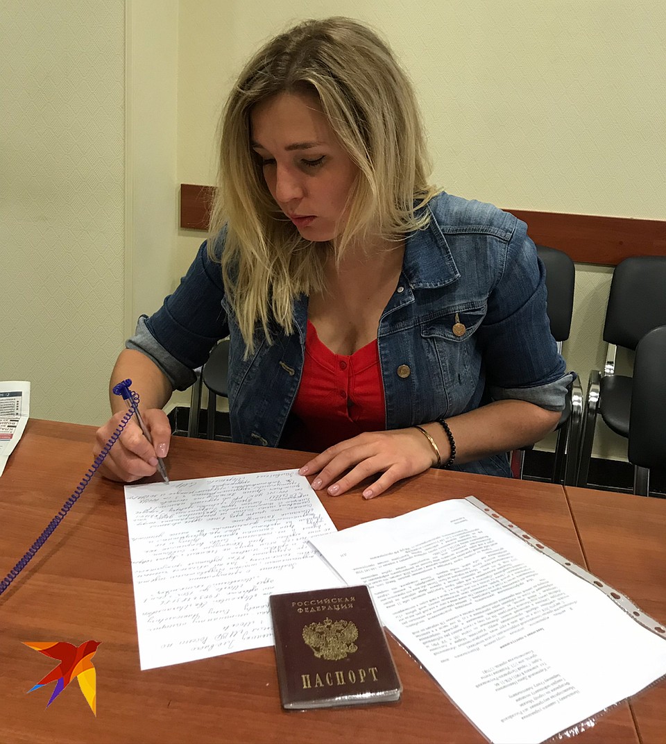 Дина Карпицкая подает заявление в полицию. Фото: Дина КАРПИЦКАЯ