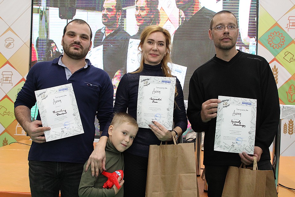 Ну, а вот и тройка победителей. Справа абсолютный лидер - Александр Буланов. Фото: Юлия ПЫХАЛОВА