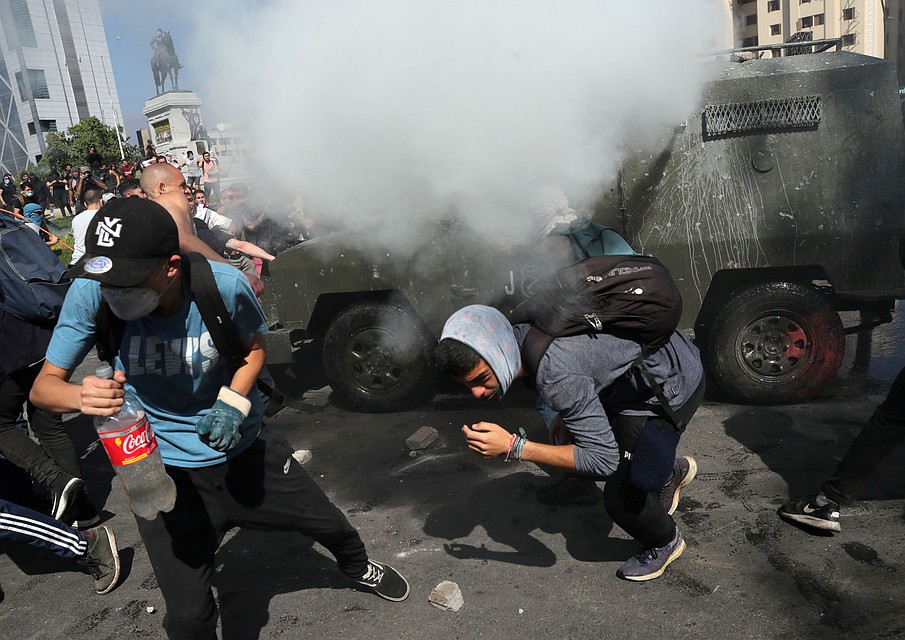 Массовые беспорядки охватили столицу Чили. Фото: REUTERS