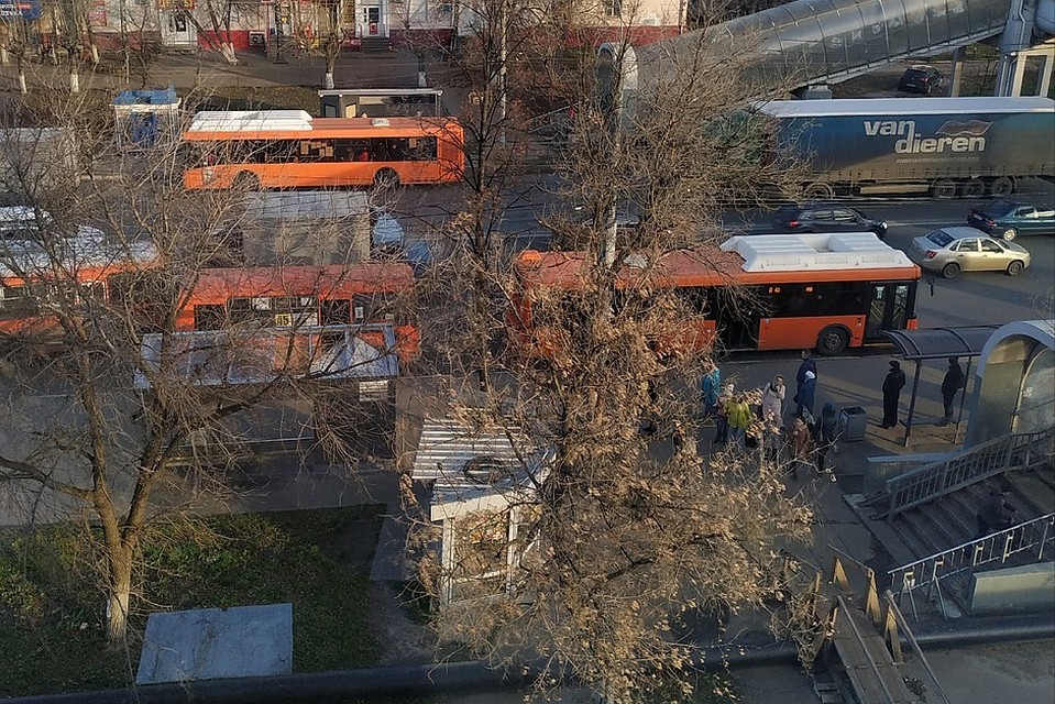 Среди "жертв" есть и остановки. Фото: СОЦСЕТИ