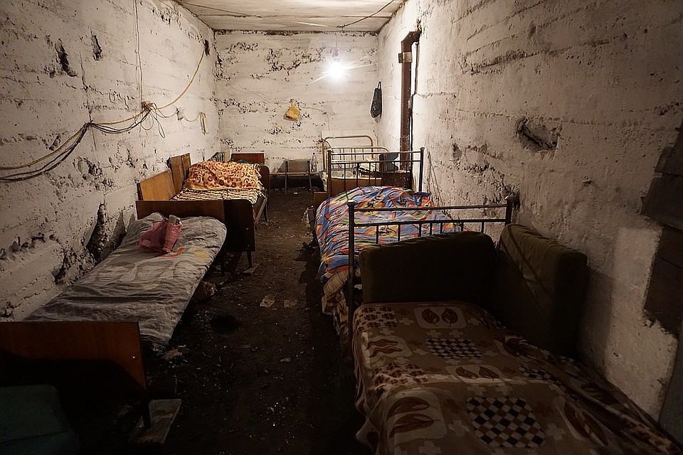Вот здесь прячутся от обстрелов Украины мирные жители. Фото: Юлия АНДРИЕНКО
