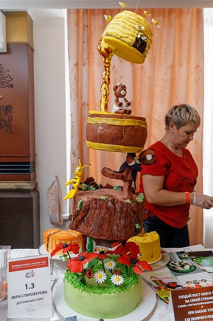 Интересно, как держится эта конструкция. Фото: International Pastry Cup
