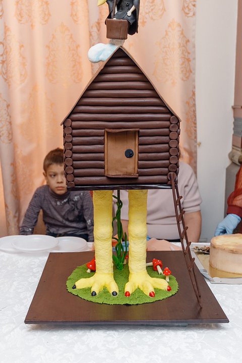 Избушка на курьих ножках. Фото: International Pastry Cup