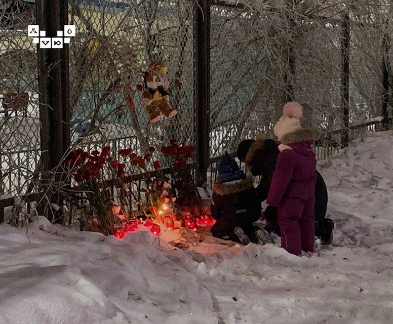 К детскому саду несут цветы Фото: vk.com/okrugodnakomanda