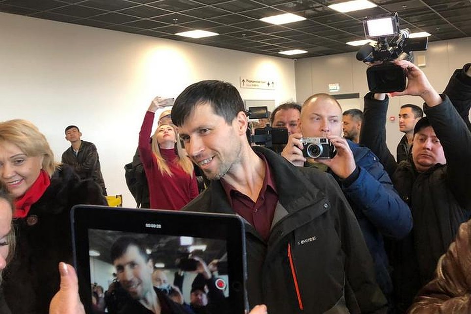 Денис Лисов, «похитивший» собственных детей из замещающей шведской семьи вернулся домой в Хабаровск Фото: Правительство Хабаровского края