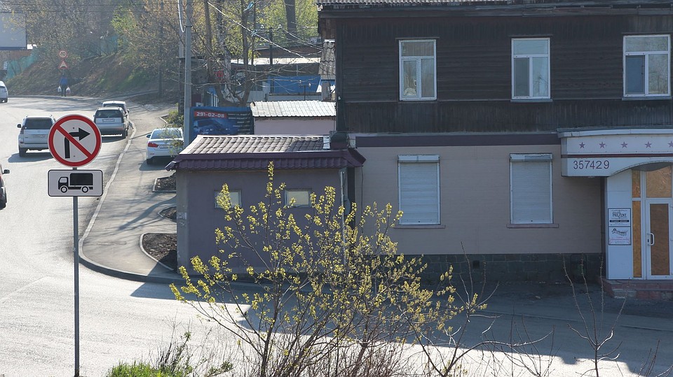 Проезд для грузовиков по прежнему ограничен Фото: Милана СОКОЛ
