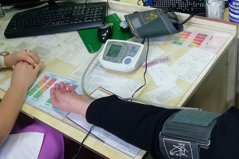 Тонометры автоматически передают данные в центр кардиологии Фото: Анна СЕМИНА