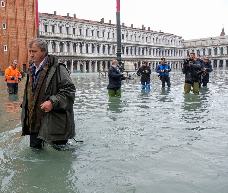 Cезон высокой воды этой осенью обернулся бедствием для Венеции. Фото: REUTERS