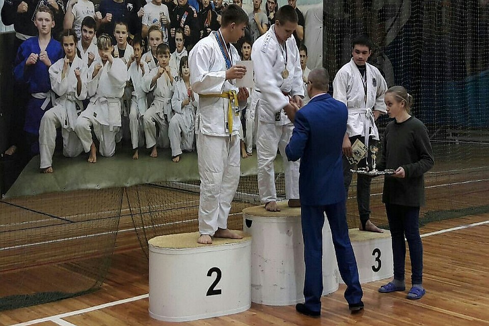 Один из пострадавших во время бойни в колледжа Касьян К. (в центре) на соревнованиях по джиу-джитсу показывал высокие результаты. Фото: соцсети