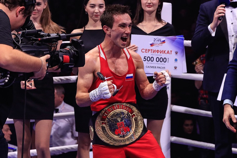 Расул Салиев стал новым чемпионом в своей категории/ Фото: Федерация бокса