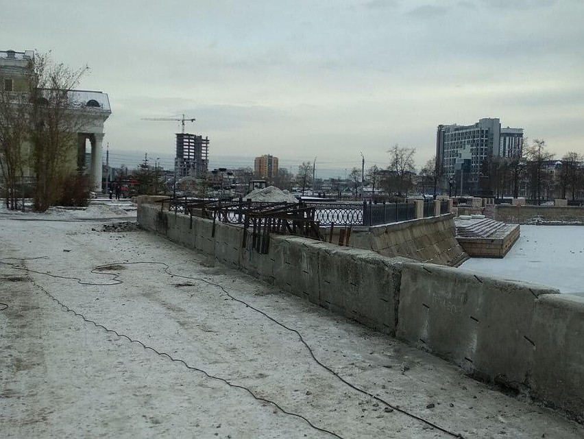 Борта укрепляют на время ремонта.