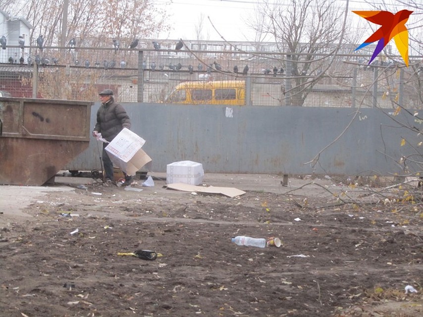 Так выглядит территория вокруг мусорки на КЗТЗ (улица Заводская) Фото: Светлана ВОЛКОВА