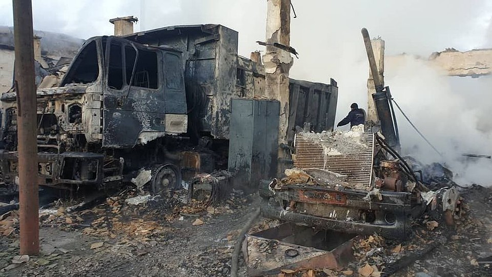 Огонь уничтожил технику. Фото: 37 пожарная часть по охране Дальнегорска