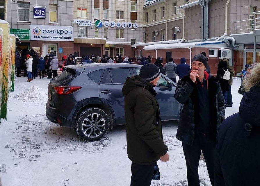 Сибиряки мерзнут ради справки Фото: Новосибирская служба эвакуации «АСТ-54»