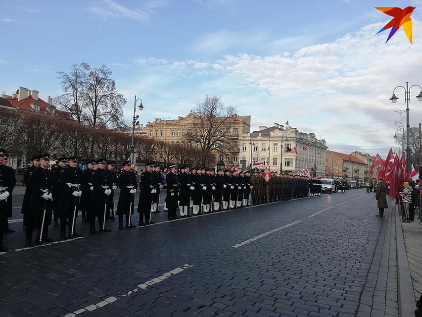 Гробы торжественно провожали всю дорогу от собора до кладбища. Фото: Ольга ИВАШЕНКО