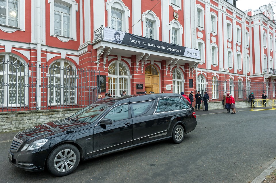 В день панихиды в СПбГУ отменили все занятия. Фото: Олег ЗОЛОТО