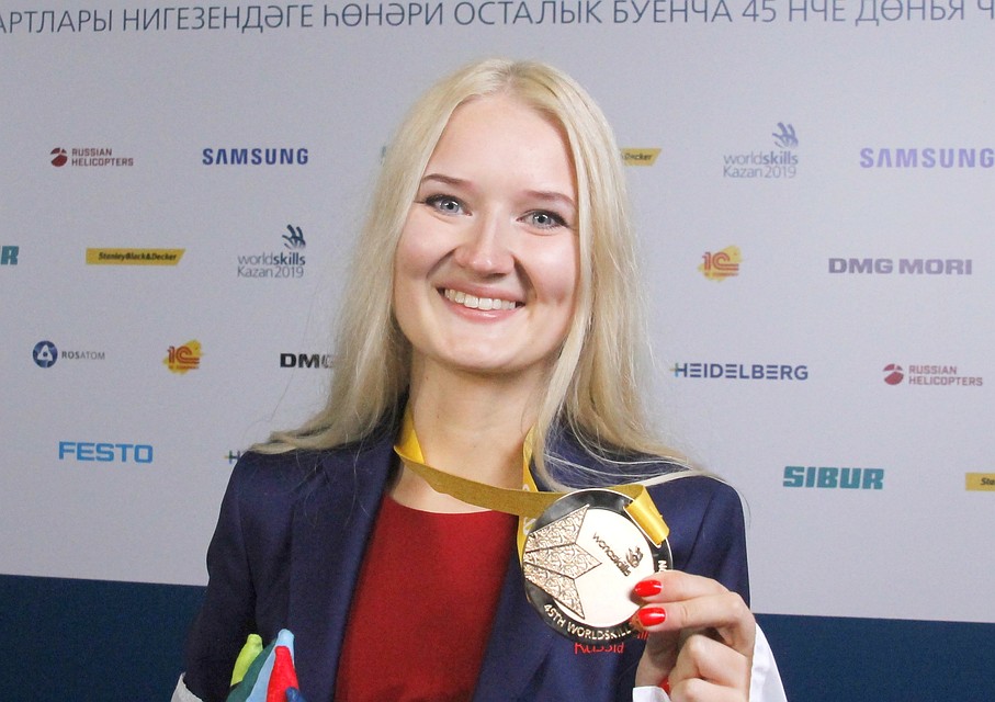 Обладательница золотой медали по компетенции «Визуальный мерчендайзинг» Анастасия Распопова.