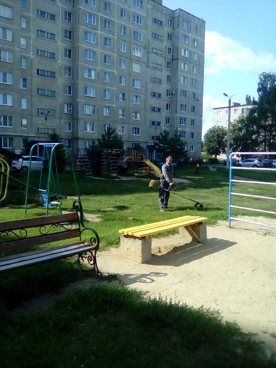 ООО "Теплогазприбор" постоянно благоустраивает придомовую территорию