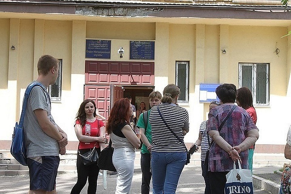 Сейчас для удобства людей есть сайт госуслуг и телефон "горячей линии". Фото: Никита МАКАРЕНКОВ, Павел ХАНАРИН