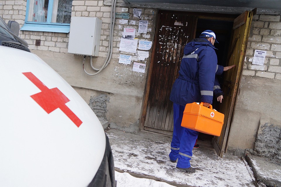 Для того, чтобы семью накормить, люди вкалывают 300 часов в месяц (в переводе на стандартную пятидневку - 14 часов на каждый рабочий день). Фото: Алексей БУЛАТОВ