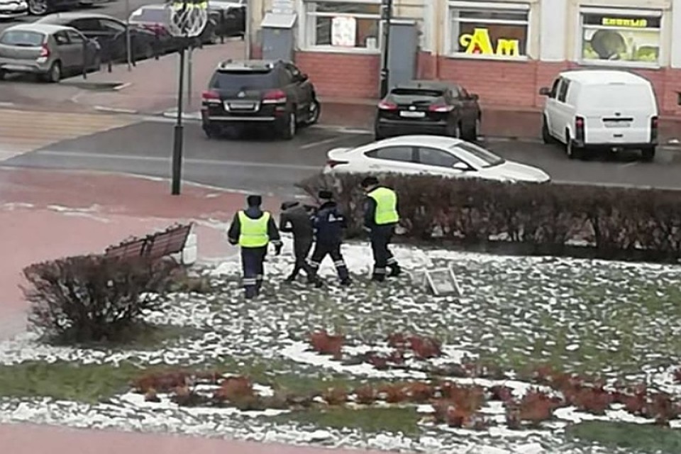 Сотрудники ГИБДД ему немного помогли/ФОТО: источник КП