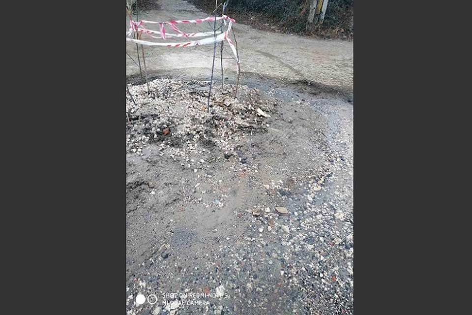 Трубы текут целый год! (Фото: Светлана Макарава).