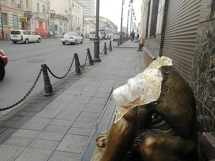 Вандалы в центре Владивостока орудуют давно. Фото: Сергей Тарасов/Facebook