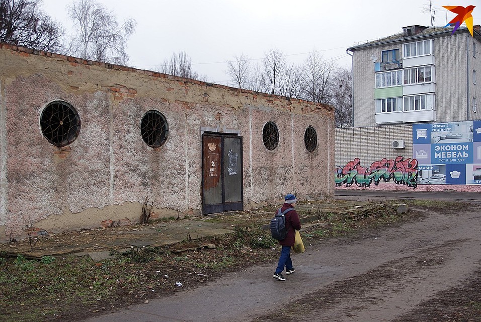 Даже в центре встречаются заброшенные строения Фото: Павел МИЦКЕВИЧ