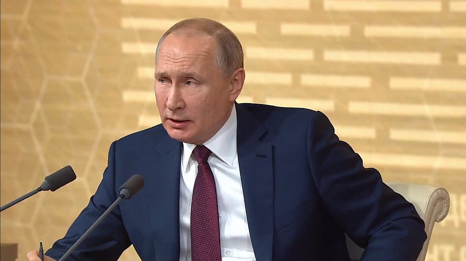 Президент РФ Владимир Путин поручил губернатору Кубани разобраться с ситуацией вокруг ветеранских домов в Сочи.