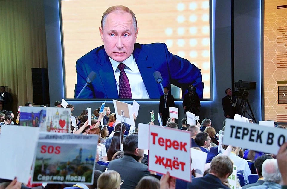На Большой пресс-конференции Путин успокоил журналистов: никаких повышений в сфере пенсионного возраста не предвидится и даже не обсуждается Фото: Владимир ВЕЛЕНГУРИН