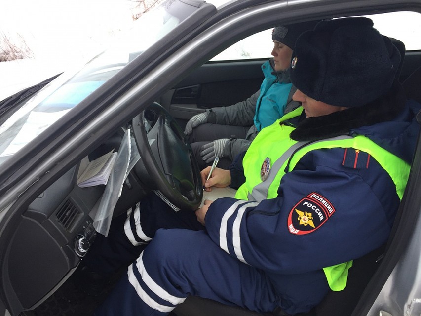 За помощью обратились 10 человек. Фото: пресс-служба ГУ МВД России по региону.