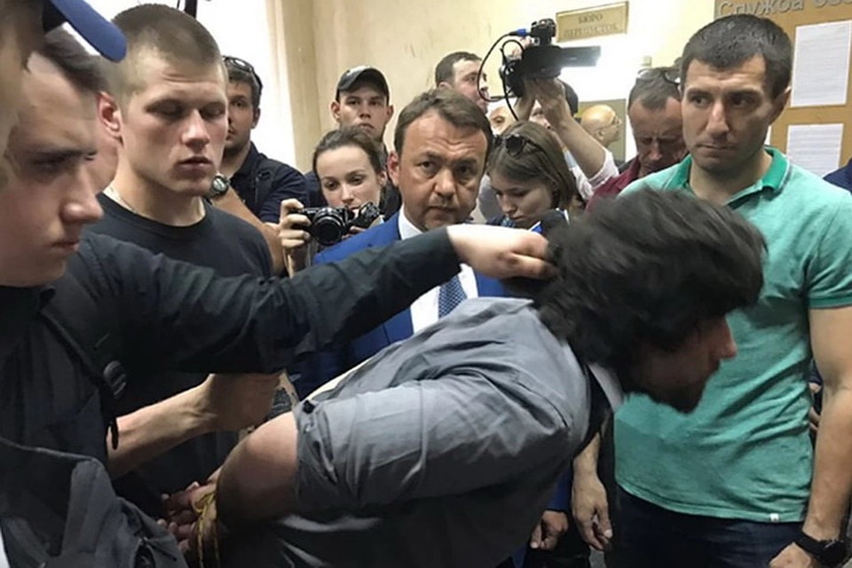 Рафаэлю наглядно показали, что монастырь в епархии УПЦ Московского патриархата в нынешней прозападно-православной Украине, как ДНР и ЛНР считается. Фото: TWITTER.COM