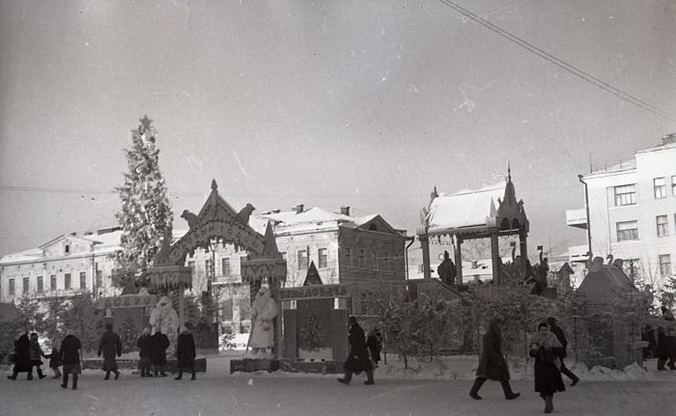Один из ледовых городков советского Свердловска. Фото: Государственный архив Свердловской области