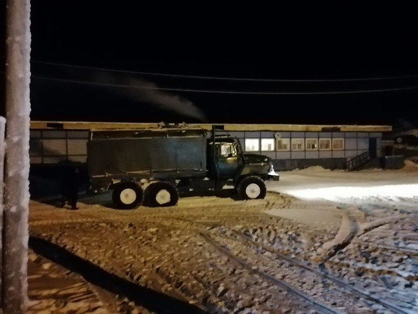 Только такой "Урал" способен проделать почти 400 километров по тундре. Фото: Денис Теребихин