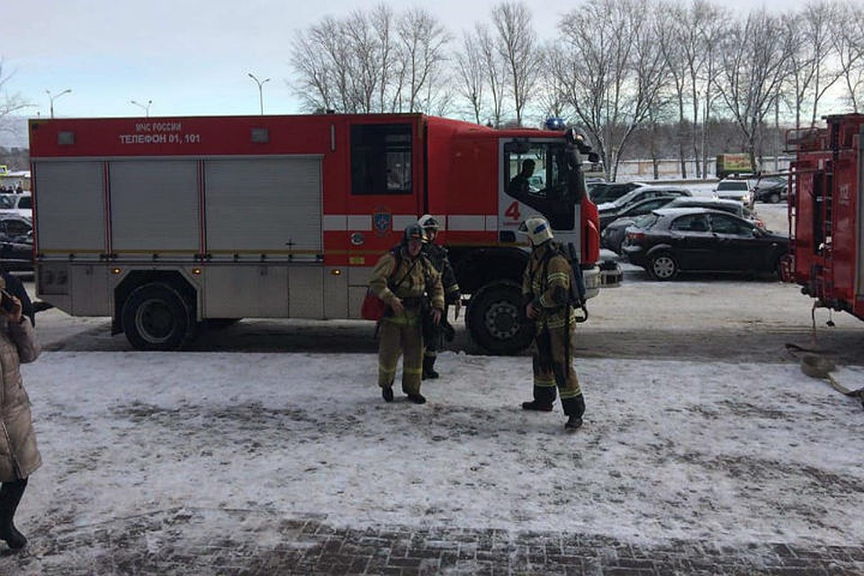 Буквально через несколько минут покупателей пустили обратно. ФОТО: Анна Вингурт.