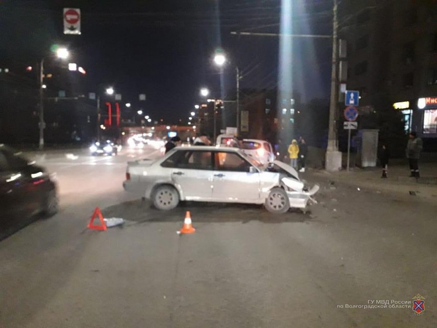 Авария произошла при повороте налево. Фото: ГУ МВД по Волгоградской области