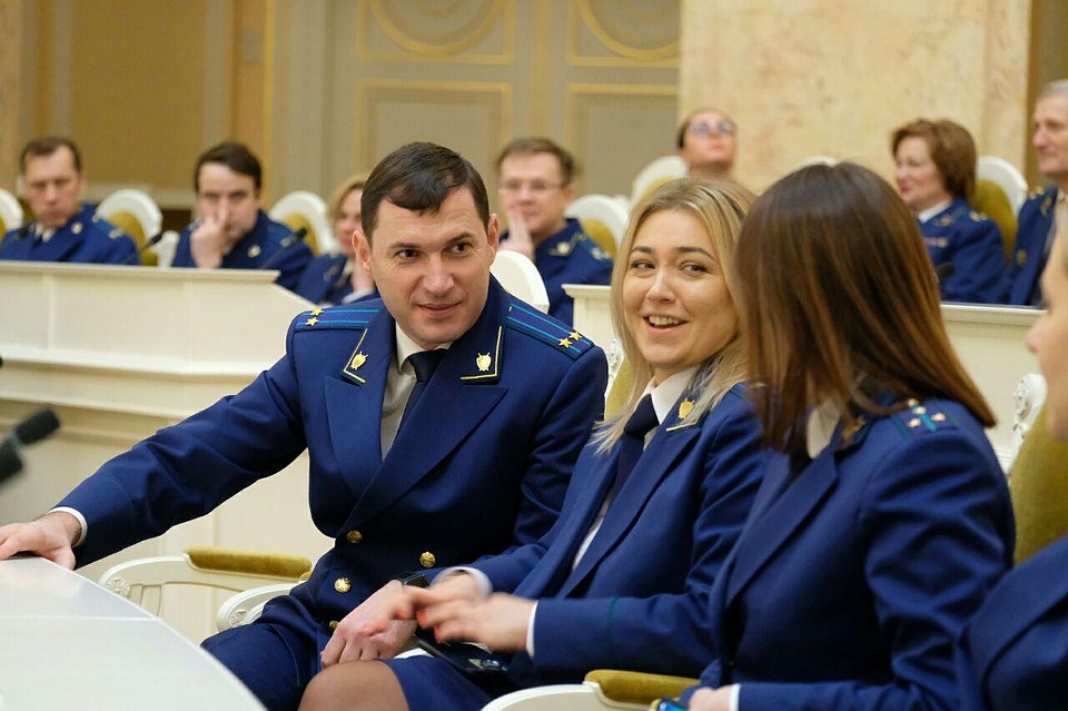 Прокурор города наградил своих сотрудников Фото: Артем КИЛЬКИН